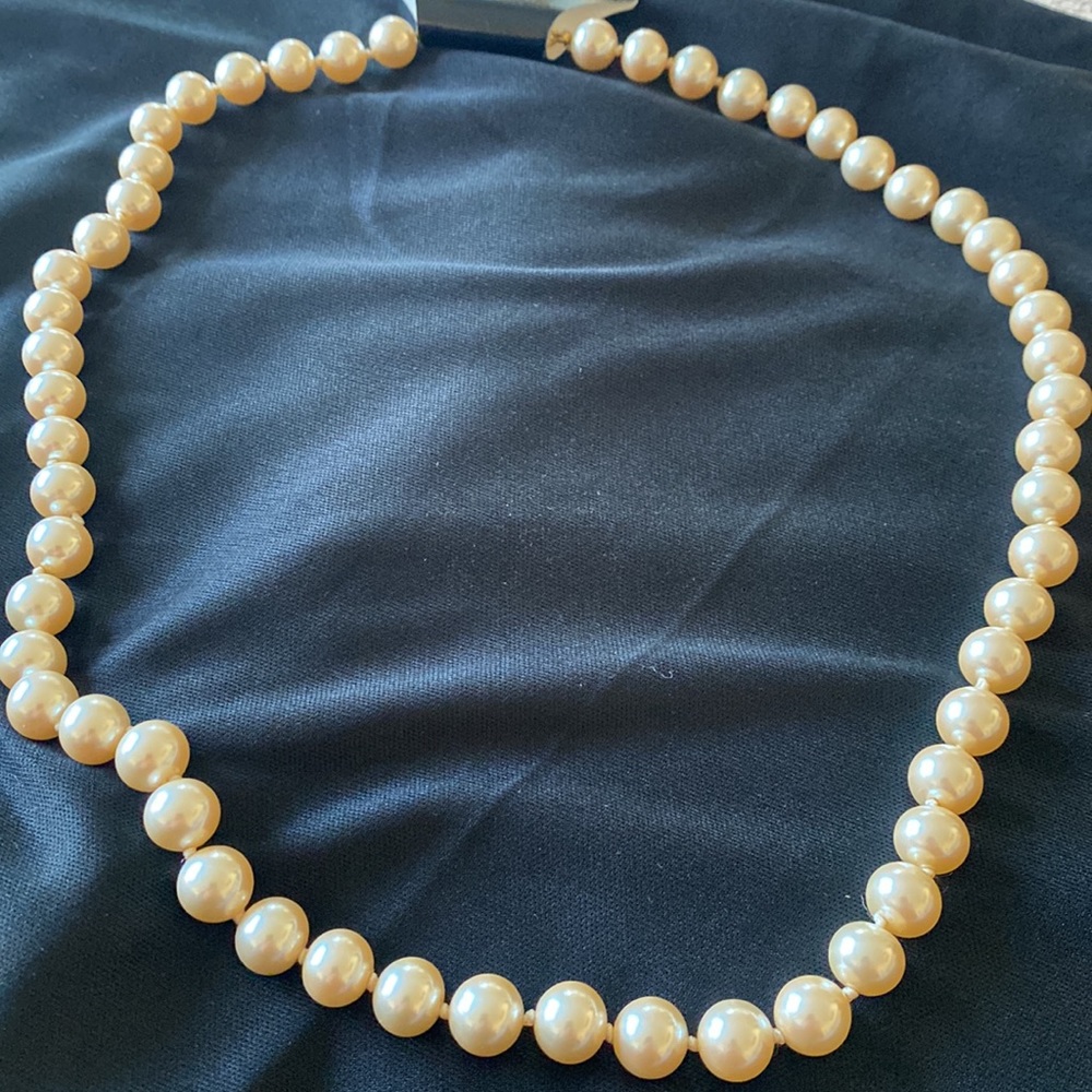Vintage 1950’s MONET Faux Pearl 23” Necklace, Very Pretty (muy bonito) 🔥💜🔥💚🔥🧡🔥